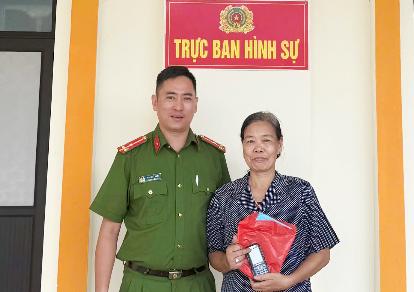 Xúc động với lá thư cảm ơn chiến sĩ Công an phường Bạch Đằng giúp dân tìm lại điện thoại bị rơi